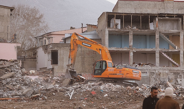 Gürbüz Rakamlarla Açıkladı: Elbistan’da 992 Enkaz Kaldırıldı!
