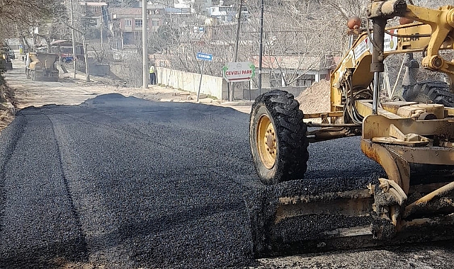 Hasarlı Yolları Büyükşehir Yeniliyor