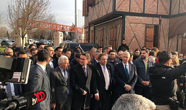 Meral Akşener ve Mansur Yavaş Anfa daki Maraş Çarşısını Ziyaret Etti