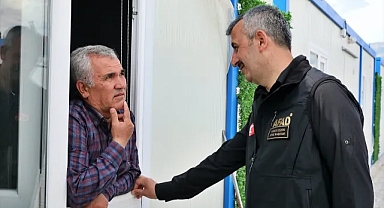 AFAD Başkanı Sezer Depremzedelerle Bayramlaştı