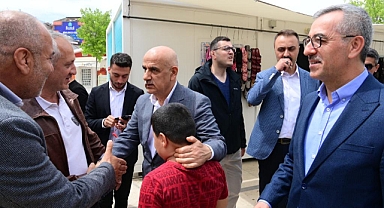 Başkan Güngör, Demokrasi Meydanı’nda Vatandaşlarla Bayramlaştı