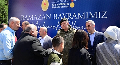 Başkan Güngör, Şehir Protokolü ve Vatandaşlarla Bayramlaştı
