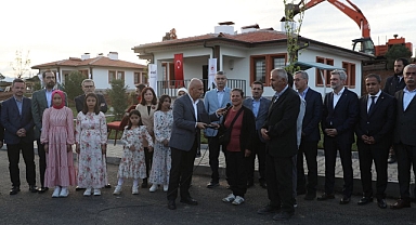 Kahramanmaraş’ta İlk Köy Evleri Hak Sahiplerine Teslim Edildi