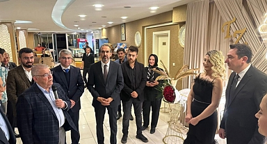 Sevilen Ses Sanatçısı ve Musiki Üstadı Zafer Bertizlioğlu ile Türkan Hanım Nişanlandı
