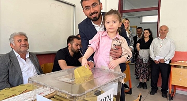 Başarılı İlçe Başkanı Mücahit Kara'dan Demokrasi Örneği