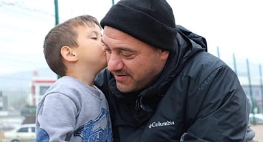 Vali Çetin Oktay Kaldırım Deprem Bölgesinde Gönüllere Dokunuyor