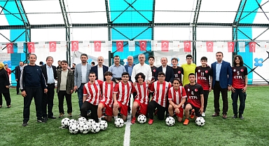 Yeni Halı Saha Gençlerin Hizmetine Sunuldu