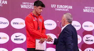 İstiklalspor Güreşçisi Remzi Temur’dan Göğüsleri Kabartan Başarı