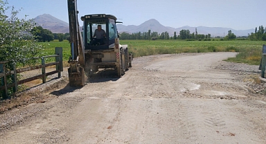 Büyükşehir, Afşin’de Kırsal Mahallelerin Yollarını Yeniliyor