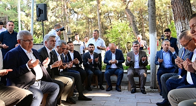 Şehitler Kabirleri Başında Dualarla Yâd Edildi