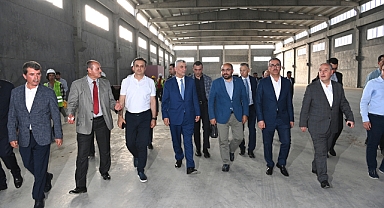 Güngör ve Bolat, Uçak Parçaları Üretim Tesisini İnceledi