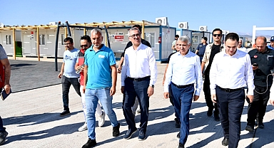 Güngör ve Ünlüer, Türkoğlu’nda Köy Evleri ve Kalıcı Konutları Yerinde İnceledi