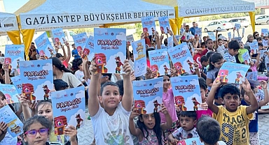 Deprem Kahramanı Çocuklar Kukla ve Karagöz Oyunlarıyla Neşe Buluyor...