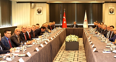 BAKAN MEHMET ÖZHASEKİ: “ELİMİZ, EMEĞİMİZ DEPREM BÖLGESİNDE”