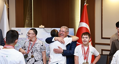 Başkan Mahçiçek, Özel İhtiyaç Sahibi Şampiyon Sporcuları Ağırladı