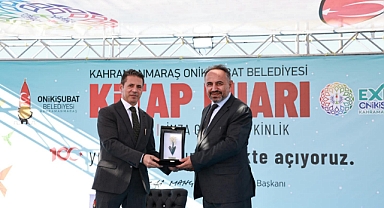 Başkan Yrd.Ali Ünsal ' dan Prof. Dr. Gündüz'e Anlamlı Hediye