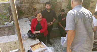 YÖRÜK KIZI CEMAATTA BİSKÜVİ ARASI LOKUM DAĞITTI