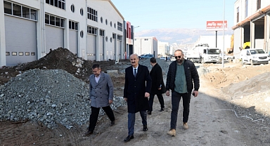 BAŞKAN OKAY, YENİ SANAYİ ALANINDA DEVAM EDEN ALT YAPI ÇALIŞMALARINI İNCELEDİ