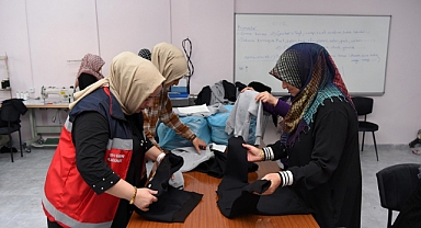 DULKADİROĞLUNDAN FİLİSTİNLİ ÇOCUKLARA KIYAFET DESTEĞİ