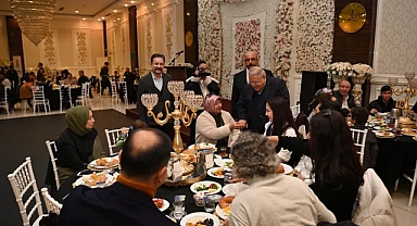 GAZİ VE AİLELERİ ONİKİŞUBAT BELEDİYESİNİN EV SAHİPLİĞİNDE BULUŞTU