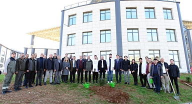 KSÜ’de “Geleceğe Nefes, Cumhuriyete Nefes” Kampanyası İçin Fidan Dikildi