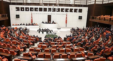 Son Dakika Haberi Çalışan Emekliye 5 bin TL İkramiye Yasalaştı