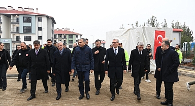 Bakan Yerlikaya, TOKİ Konutları’nda İncelemelerde Bulundu