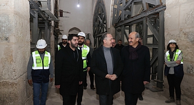BAŞKAN OKAY, BAKAN YARDIMCISI YAZGI İLE TARİHİ YAPILARDA İNCELEMELERDE BULUNDU