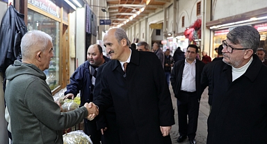BAŞKAN OKAY, TARİHİ KAPALI ÇARŞI ESNAFINI ZİYARET ETTİ