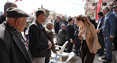 Ekinözü Evladı Karakoç Dora'yı Bağrına Bastı