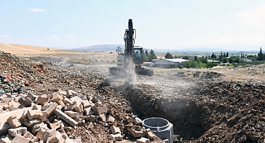 7 İlçe 34 Mahallede Köy Evlerine 240 Milyonluk Altyapı Yatırımı
