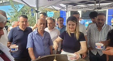 DERELİ ve KIZLARINDAN MİSAFİRLERE AŞURE İKRAMI