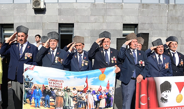 Cumhuriyet Bayramı Kutlamaları, Atatürk Anıtı’na Çelenk Sunumu ile Başladı