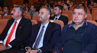 Onikişubat Belediyesi’nin Kahramanlık Türküleriyle Cumhuriyet Konseri’ne Yoğun İlgi