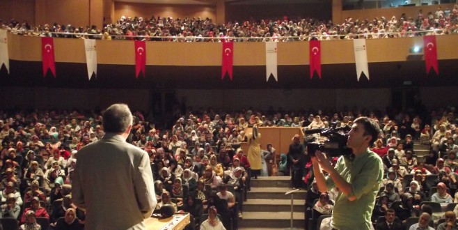 28 HAFİZE TÖRENLE TAÇ GİYDİ