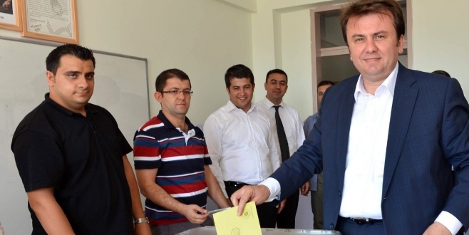 BAŞKAN ERKOÇ OY’UNU KULLANDI.