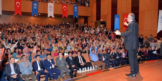 BEKİR DEVELİ ÖNCE GÜLDÜRDÜ SONRA DÜŞÜNDÜRDÜ