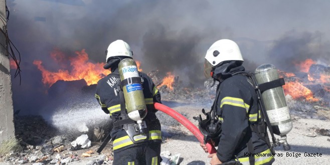 BÜYÜKŞEHİR İTFAİYESİ’NDEN İKİ FABRİKA YANGININA BAŞARILI MÜDAHALE