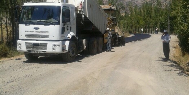 ÇAĞLAYANCERİT AKSU’DA SICAK ASFALT ÇALIŞMALARI DEVAM EDİYOR.