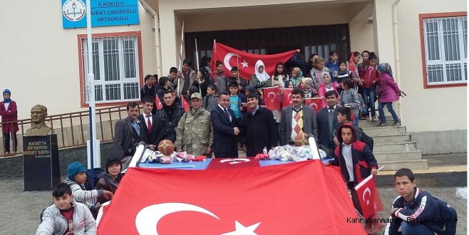 Çakıroğlu Derneği’nden Çakıroğlu İlk ve Orta Okuluna Spor Malzemesi Yardımı