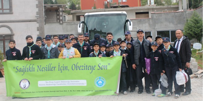 ÇANAKKALE KAMPINA KINA YAKILARAK UĞURLANDILAR
