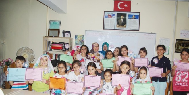 ÇIRAĞAN KIZ KURAN KURSUNDA BELGE TÖRENİ