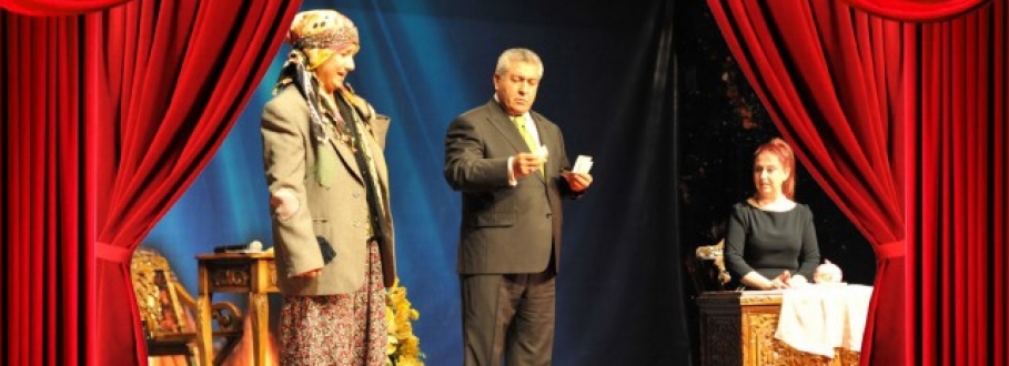 “DELİ BAHAR YARIŞIYOR” TİYATRO OYUNU SAHNELENECEK