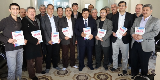 DİN BİR SEN DİN GÖREVLİLERİNE ÜCRETSİZ KİTAP DAĞITTI