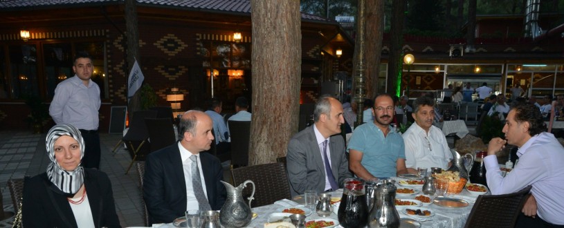 Dulkadiroğlu Belediyesi Başkanı Necati Okay, belediye meclis üyelerine ve personellerine bir iftar yemeği verdi.