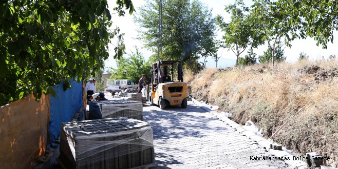 DULKADİROĞLU’NDAN KIRSAL MAHALLELERE 400 BİN METREKARE KİLİT PARKE