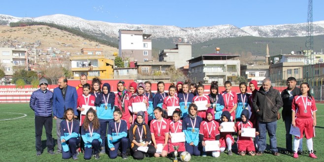 FUTBOL'DA EN İYİ OKUL TAKIMLARI BELLİ OLDU