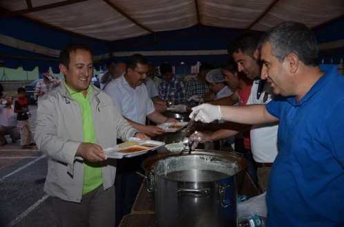 Göksun Belediyesi İftar Çadırına İlgi Artarak Devam Ediyor