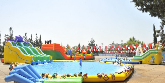 KAHRAMANMARAŞ’TA HAVUZLAR ÇOCUKLARIN AYAĞINA GELDİ