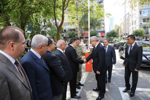 KAHRAMANMARAŞ'IMIZA HAYIRLI OLSUN,HAYIRLI HİZMETLERE VESİLE OLSUN. VALİMİZ GÜVENÇER GÖREVİNE BAŞLADI.